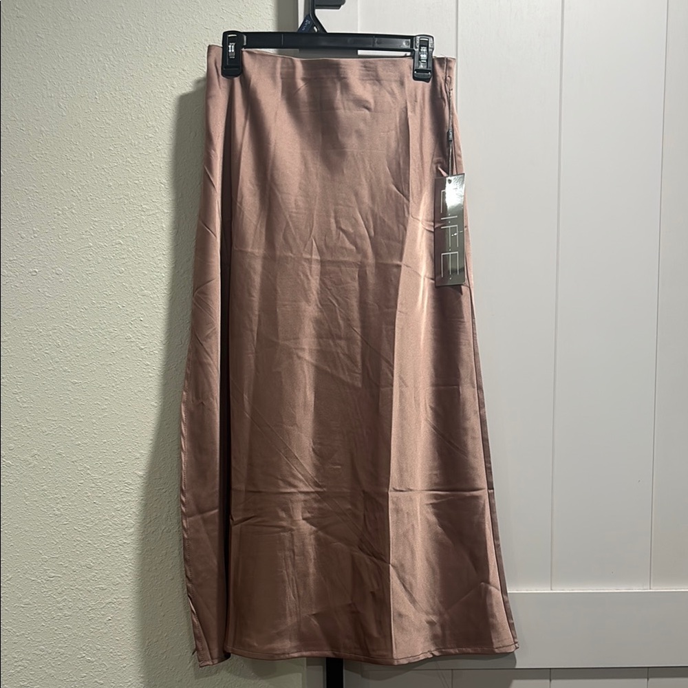Elegant Tan Women's Skirt